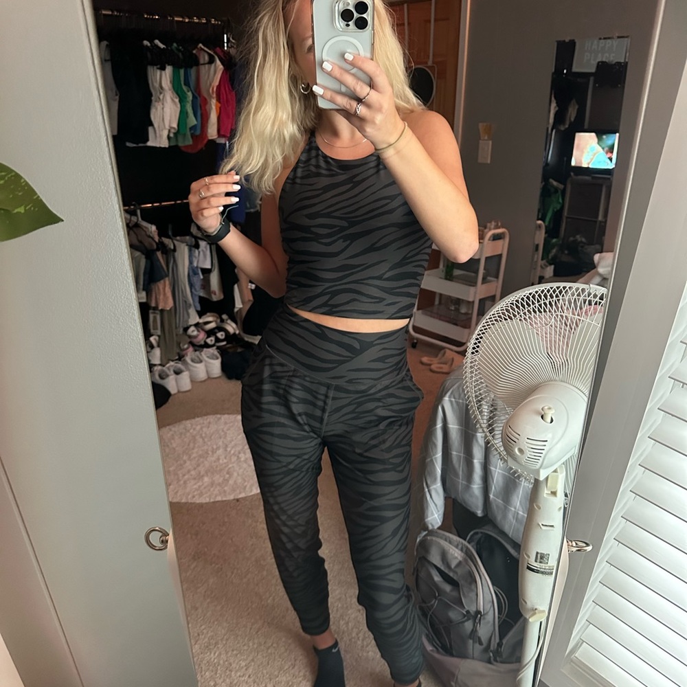 Old Navy Tiger Print Powersoft Workout Set